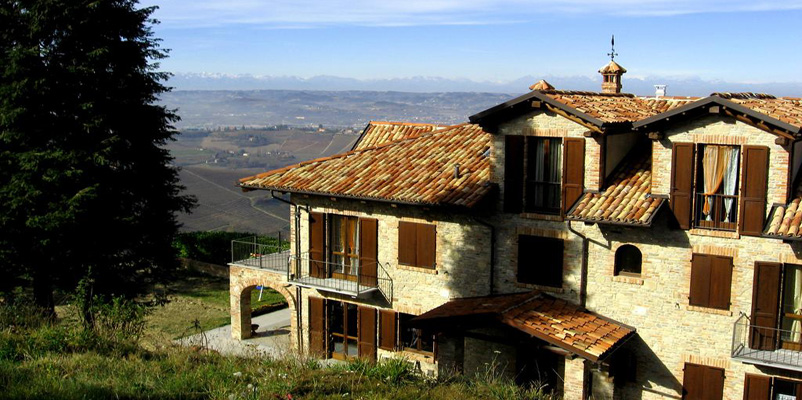 Cascina Il Bricco Agriturismo Nelle Langhe Treiso Cuneo